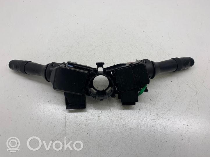 Toyota Avensis T270 Leva/interruttore dell’indicatore di direzione e tergicristallo 0519017F373