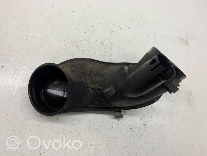 BMW 3 GT F34 Część rury dolotu powietrza 13717807493