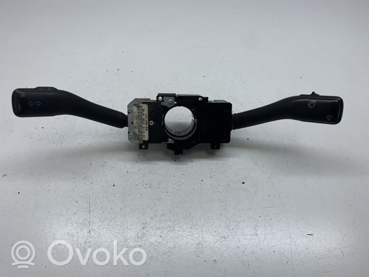 Audi A6 S6 C5 4B Pyyhkimen/suuntavilkun vipukytkin 8L0953513G