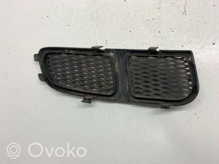 Subaru Legacy Grille inférieure de pare-chocs avant 