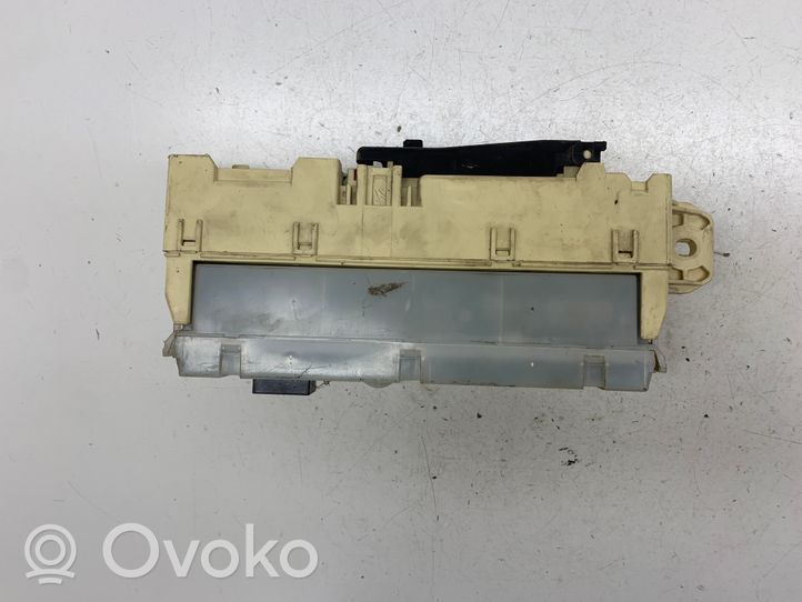 Mazda 323 F Module de fusibles BC6C