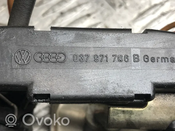 Audi 80 90 S2 B4 Degalų magistralinis vamzdelis 037971766B