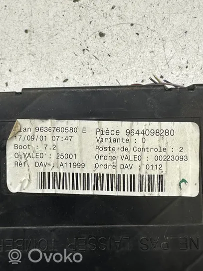 Peugeot 307 Ramka / Moduł bezpieczników 9644098280