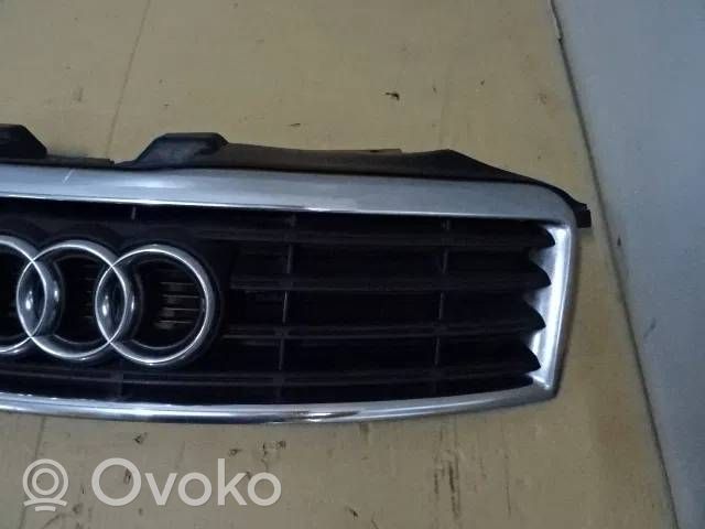 Audi A8 S8 D3 4E Grille calandre supérieure de pare-chocs avant 4E0853719A