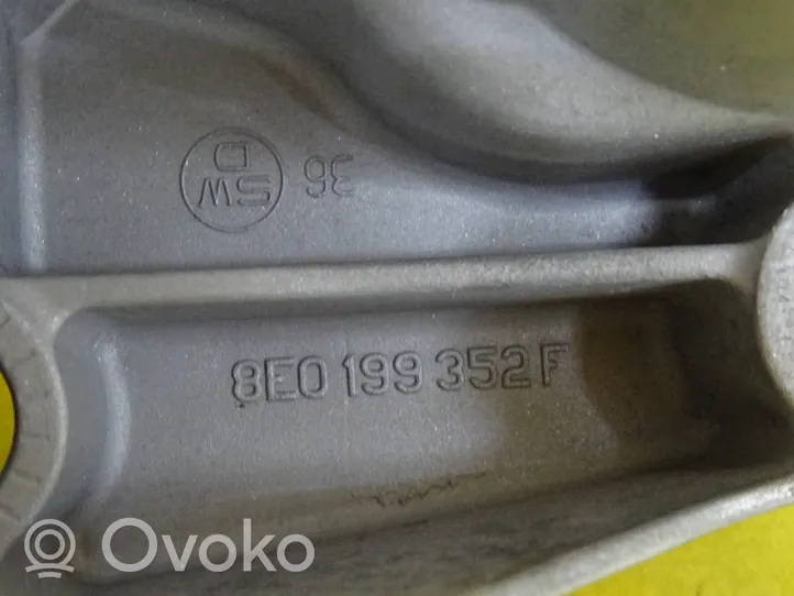 Audi A4 S4 B6 8E 8H Support, suspension du moteur 8E0199352F