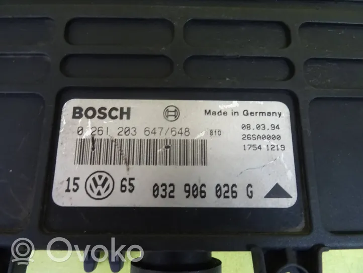 Volkswagen Golf III Блок управления двигателя 0261203647