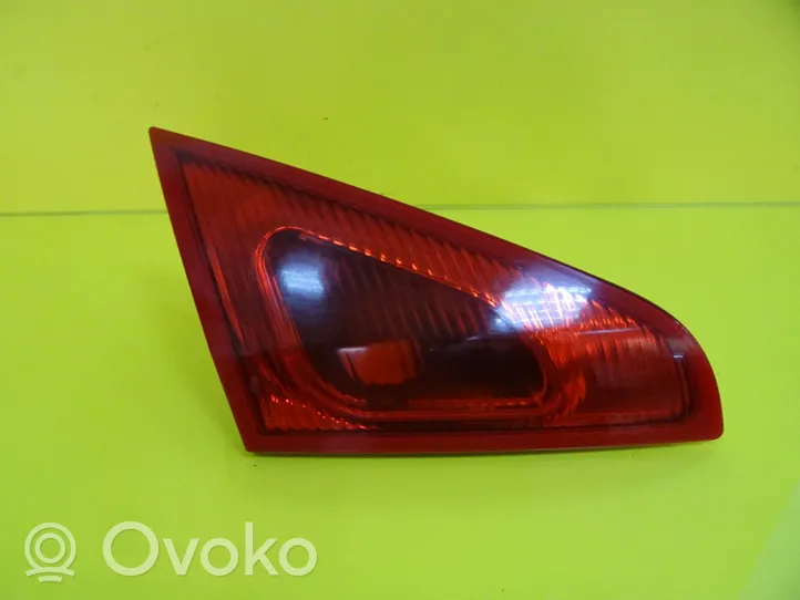 Mitsubishi Colt Lampy tylnej klapy bagażnika MN105623