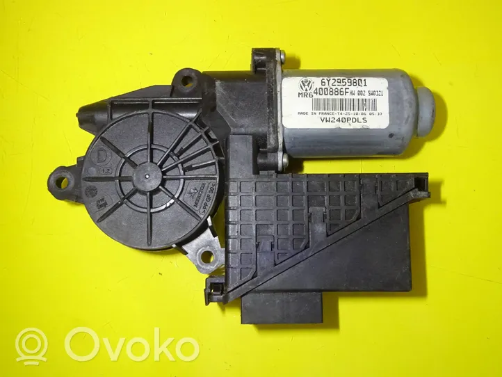 Volkswagen Polo IV 9N3 Moteur de lève-vitre de porte avant 6Y2959801