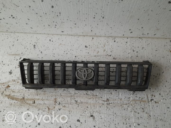 Toyota Land Cruiser (HDJ90) Grotelės viršutinės 