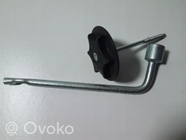 Infiniti EX Wheel nut wrench 