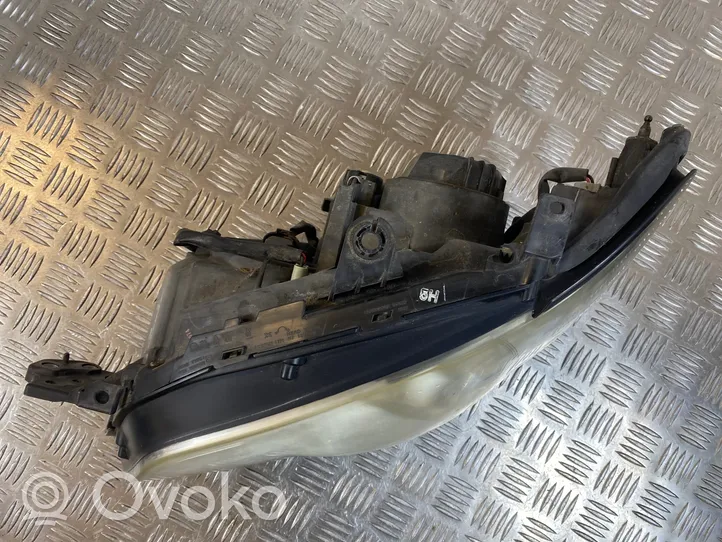 Subaru Impreza II Lampa przednia 17120200