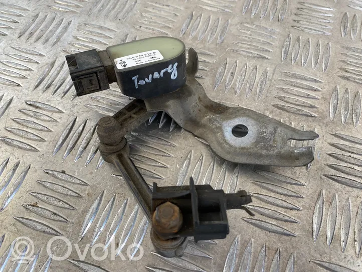 Volkswagen Touareg I Air suspension front height level sensor 7L0616213B