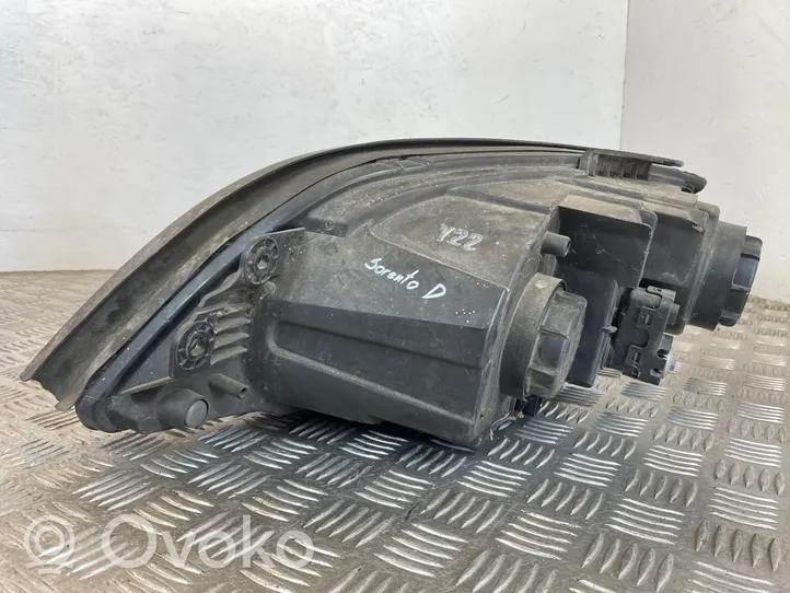 KIA Sorento Lampa przednia 921023E5