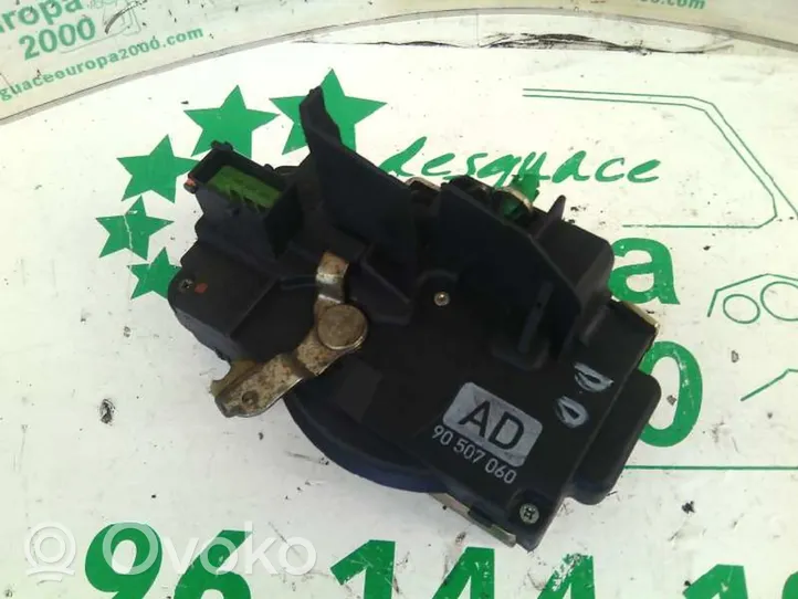 Opel Vectra B Front door lock 90507060