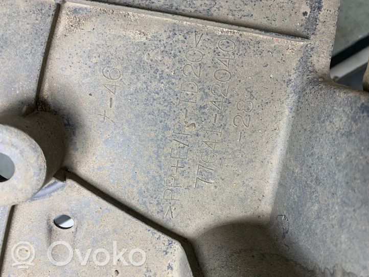 Toyota RAV 4 (XA30) Osłona tylna podwozia pod zderzak 7764142040