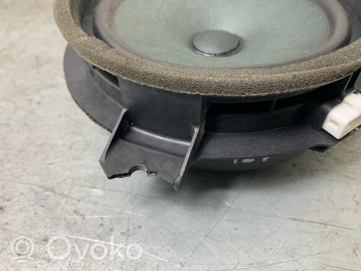 Toyota Avensis T270 Rear door speaker 861600D370