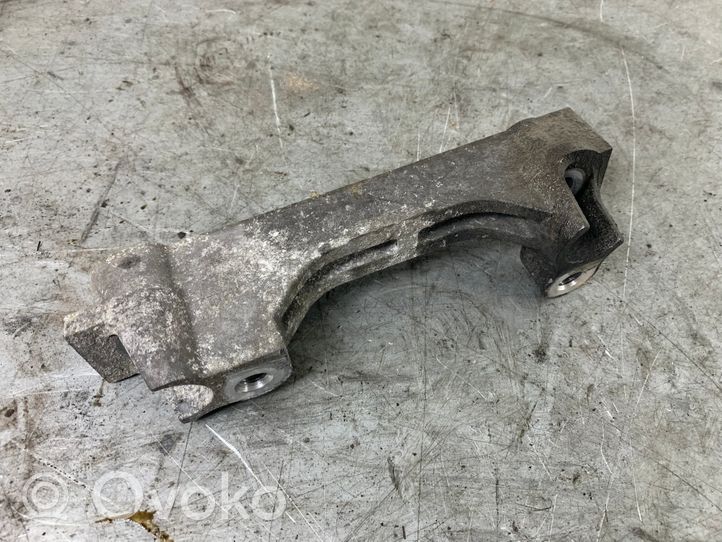 Toyota Avensis T270 Engine mounting bracket 