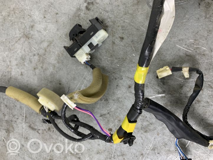 Toyota Land Cruiser (J120) Priekšējo durvju vadu instalācija 82152604100