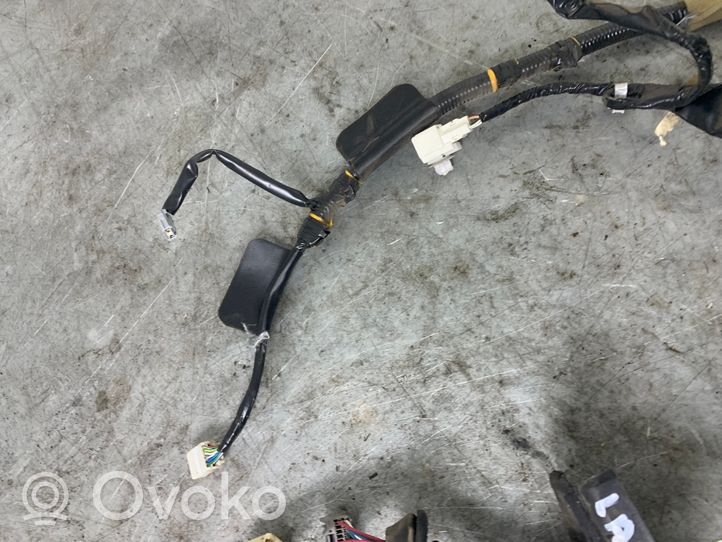 Toyota Land Cruiser (J120) Проводка передних дверей 8215160480C