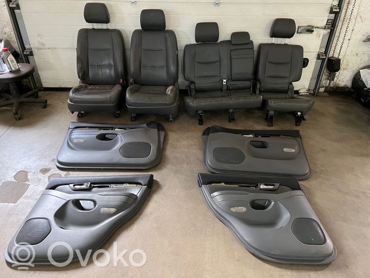 Toyota Land Cruiser (J120) Set interni 