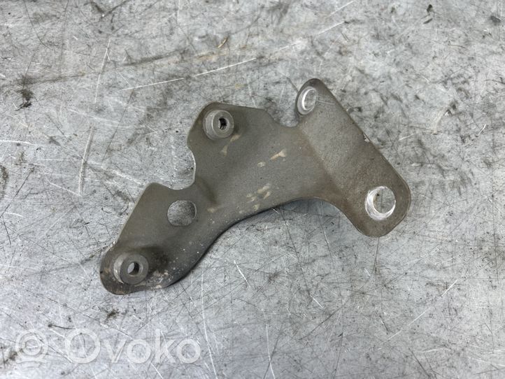 Audi Q7 4L Supporto di montaggio del parafango 4L0821135