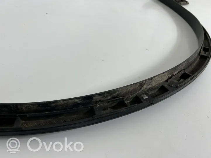 Volkswagen Touareg II Priekinės arkos apdaila 7P6853717C