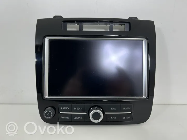 Volkswagen Touareg II Unidad delantera de radio/CD/DVD/GPS 7P6919603