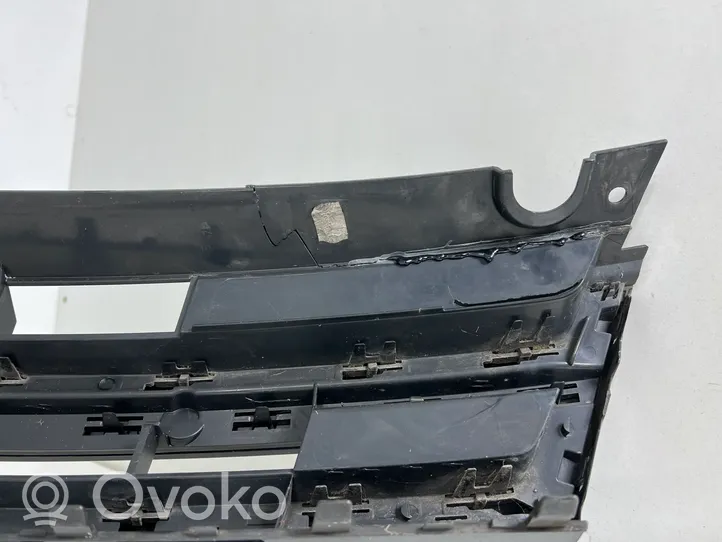 Volkswagen Touareg II Maskownica / Grill / Atrapa górna chłodnicy 7P6853651A