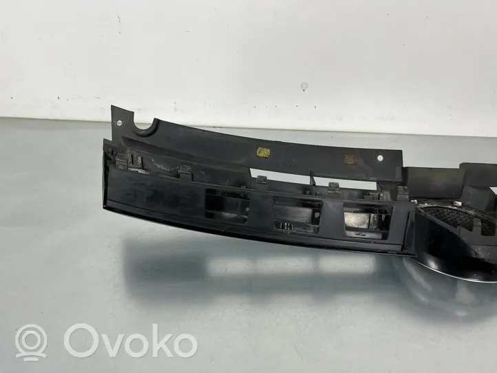 Volkswagen Touareg II Griglia superiore del radiatore paraurti anteriore 7P6853651A