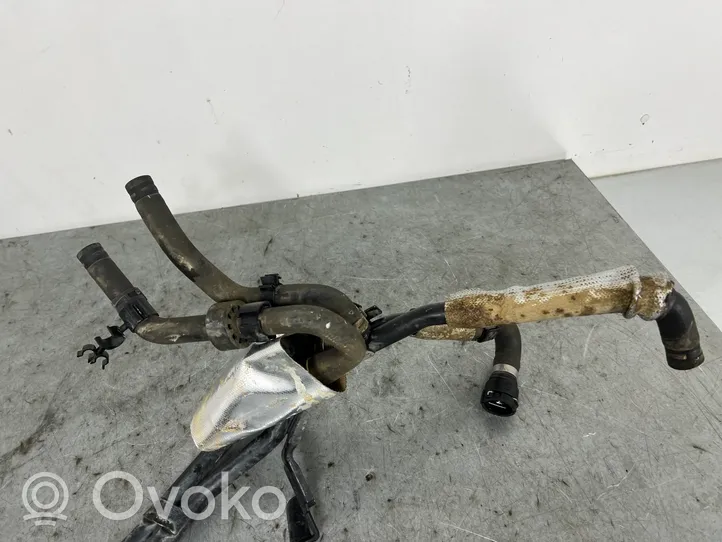 Volkswagen Touareg II Tuyau de liquide de refroidissement moteur 7P6121070AK