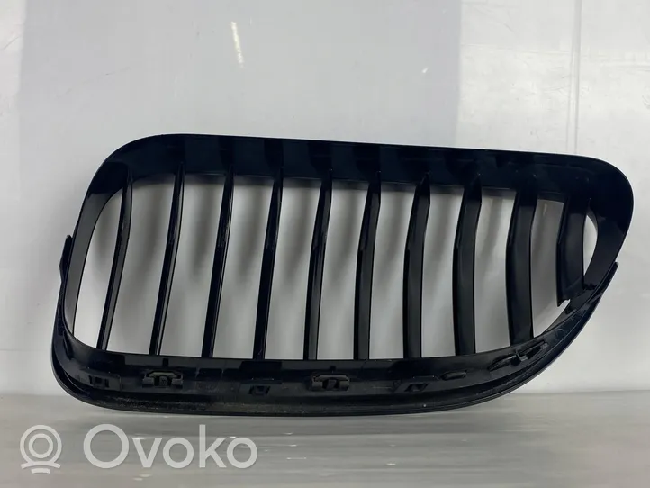 BMW 6 F12 F13 Grille calandre supérieure de pare-chocs avant 51137212850