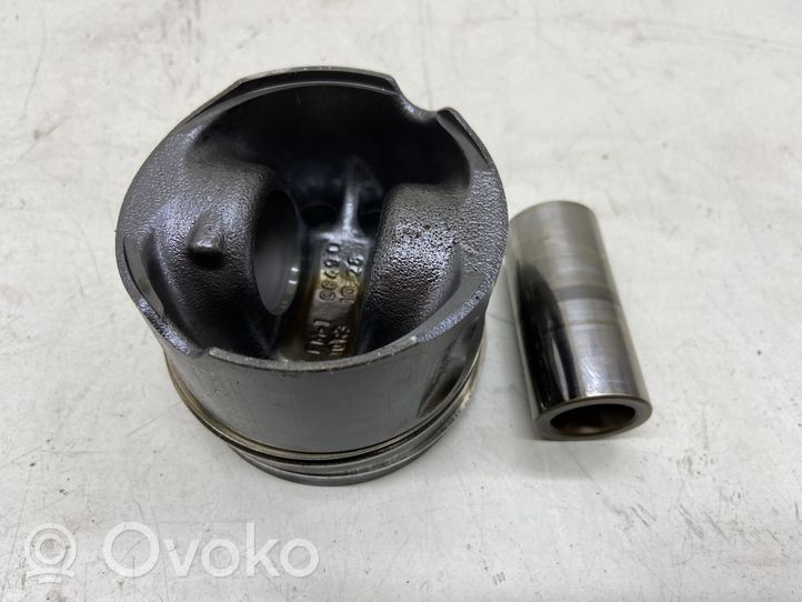 Peugeot 407 Piston 10R31028