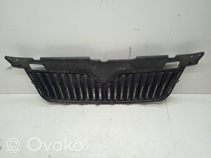 Skoda Fabia Mk2 (5J) Etupuskurin ylempi jäähdytinsäleikkö 5J0853668C