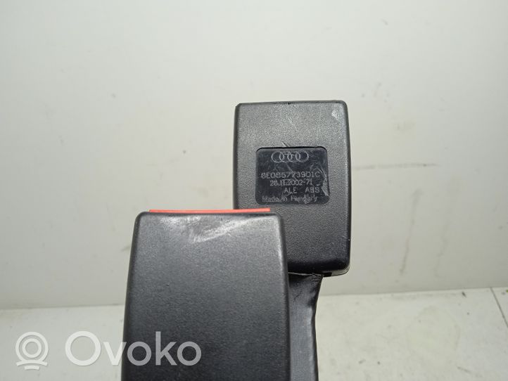 Audi A4 S4 B6 8E 8H Klamra środkowego pasa bezpieczeństwa fotela tylnego 8E085773901C