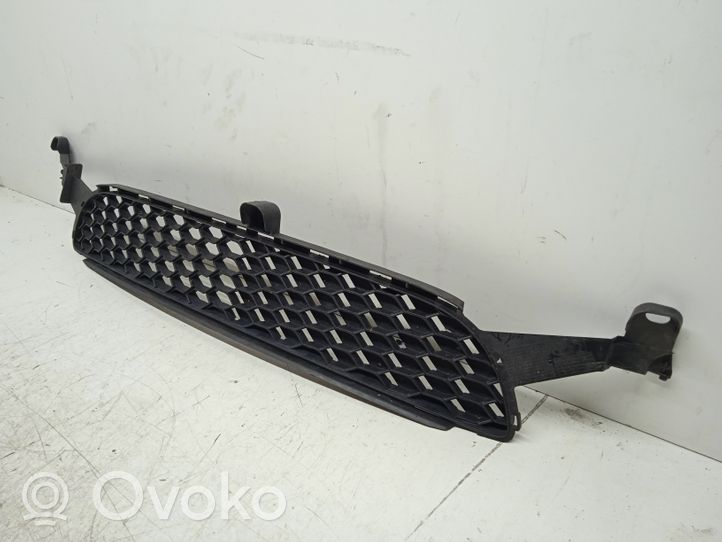 Toyota Aygo AB10 Grille inférieure de pare-chocs avant 531120H040