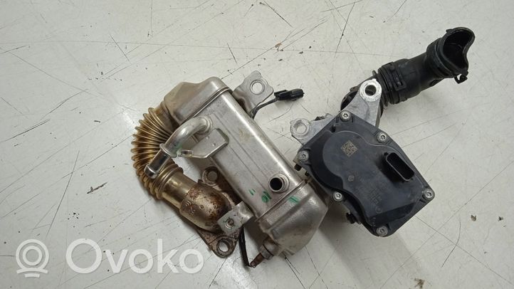 Opel Vivaro EGR valve cooler 147102408R