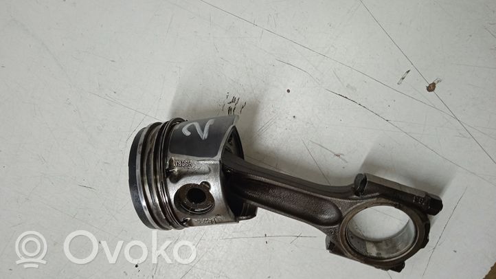 Volvo V50 Piston with connecting rod 085190