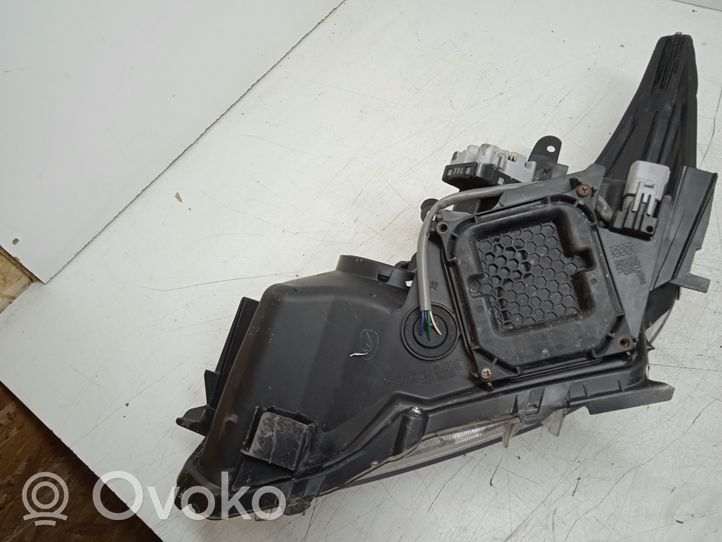 Toyota Prius (XW30) Lampa przednia 