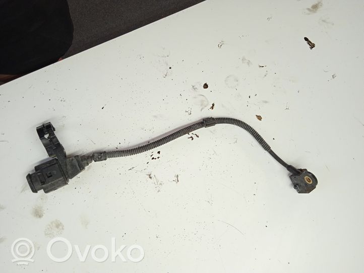 Volkswagen Touran II Camshaft position sensor TOURAN2011M1677KW