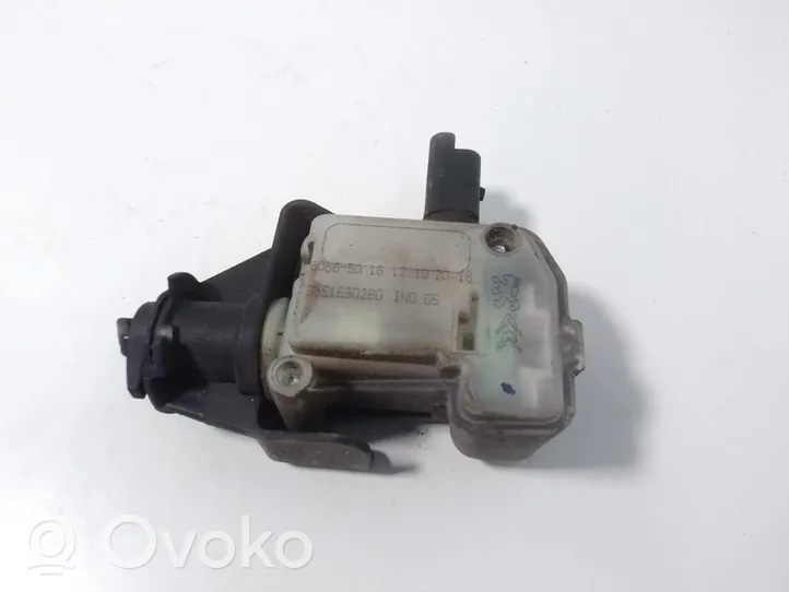 Citroen C4 II Moteur de verrouillage trappe à essence 9651690280