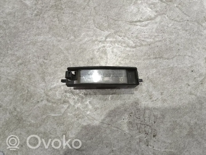 Toyota RAV 4 (XA30) Lampa oświetlenia tylnej tablicy rejestracyjnej 