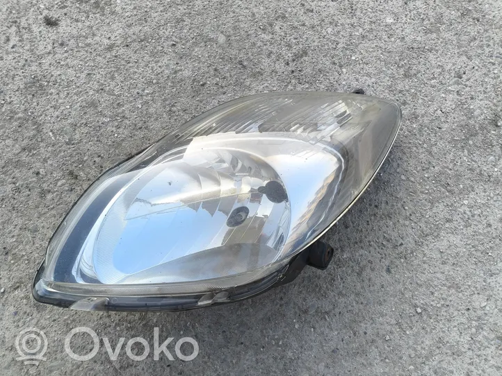 Toyota Yaris Lampa przednia 81150-0D350