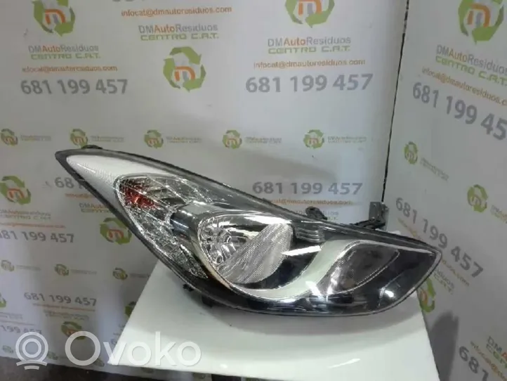 Hyundai Elantra Lampa przednia H921023X020