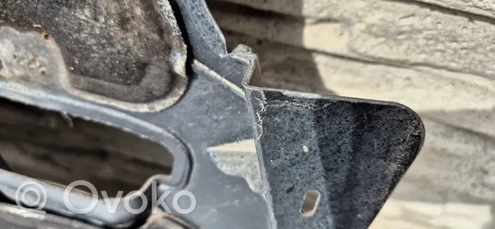 Volvo XC40 Protezione anti spruzzi/sottoscocca del motore 8827686988