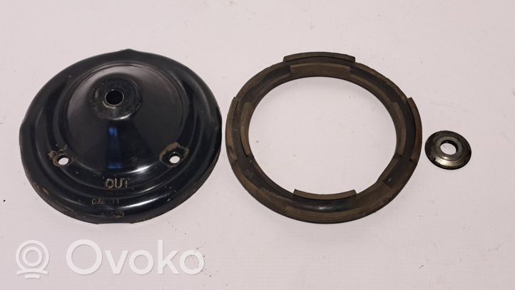 Subaru Outback Supporto di montaggio della molla elicoidale 