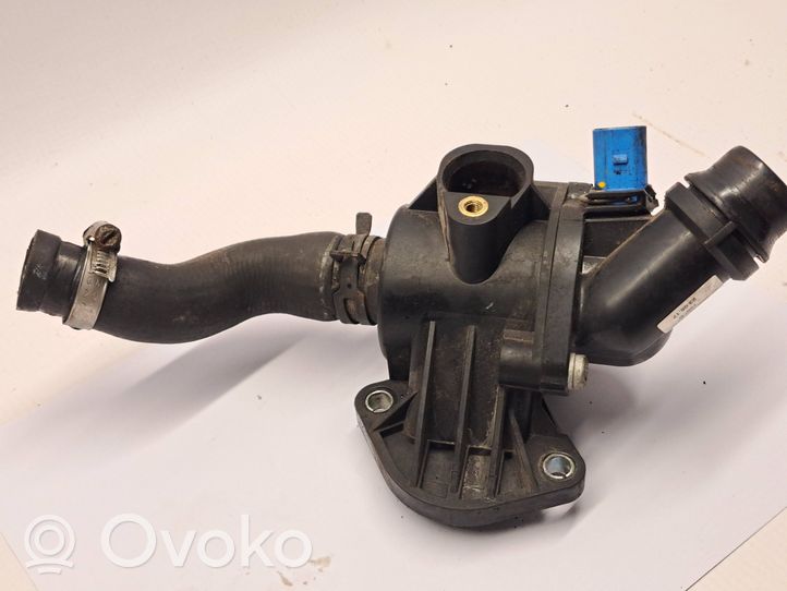 Audi A4 S4 B7 8E 8H Alloggiamento termostato 06B121111K