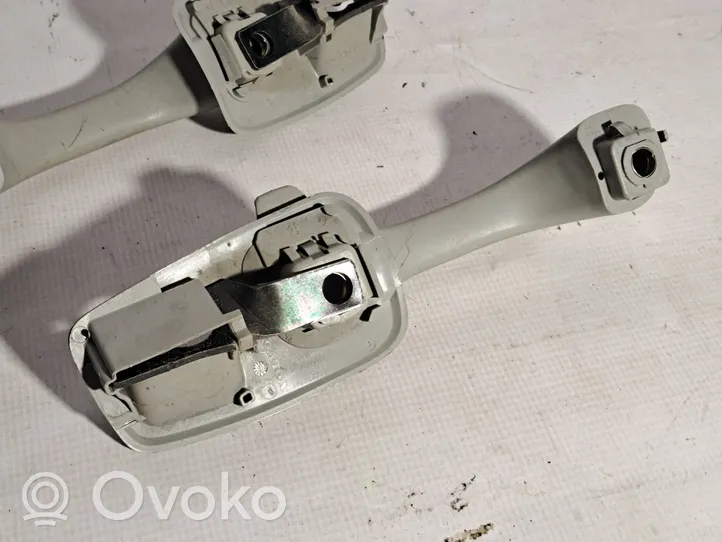 Volvo V70 Un set di maniglie per il soffitto 