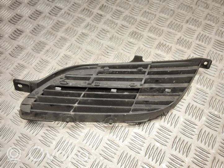 Nissan Almera Tino Grille calandre supérieure de pare-chocs avant 9381M020