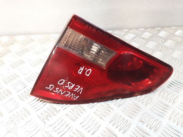 Toyota Avensis Verso Tailgate rear/tail lights 