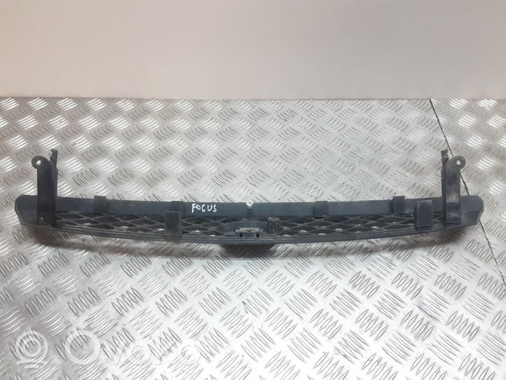 Ford Focus Maskownica / Grill / Atrapa górna chłodnicy 2M518200A6W